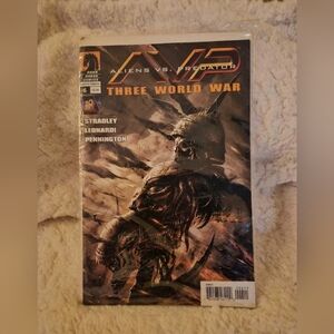 Aliens vs. Predator: Three World War Comic Book Dark Horse